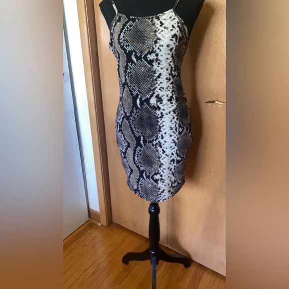 Snake skinned print dress - Picture 3 of 4